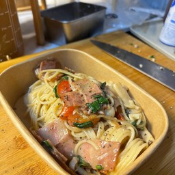 เบคอนผัดพริกแห้ง