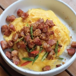 ข้าวไข่ข้นเบค่อนซ่อนเเซ่บ