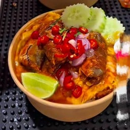 ข้าวไข่ข้นยําปลากระป๋อง