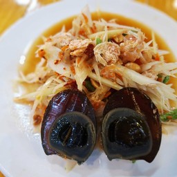 ส้มตำขี้เมา หน้าร้านเสริมสวย