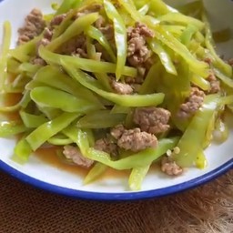 ผัดพริกหยวกใส่หมูสับ