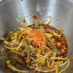 ยำมะม่วงปลากรอบ (พิเศษ)