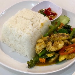 ข้าวผัดเครื่องแกงไก่