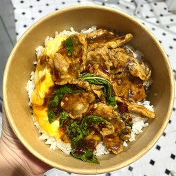 ข้าวกระเพราหมูชิ้น+ไข่ข้น