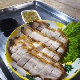 หมูกรอบทอดราดน้ำปลา