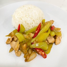 ข้าวหมูผัดพริกหยวก