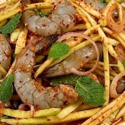 ยำมะม่วง กุ้งสด