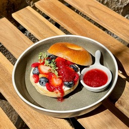 Mixberry Creamcheese Bagel - มิกซ์เบอรี่ ครีมชีส เบเกิล