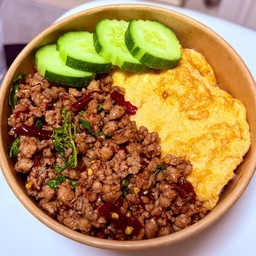 ข้าวกระเพราพริกแห้ง หมูสับ