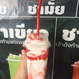 ร้านมะพร้าวนมสดปั่นคุณแอน ฟิเจอรเพลสคอนโดอาคาร4มีไฟกระพริบสีเขียว