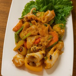 หมึกผัดไข่เค็ม