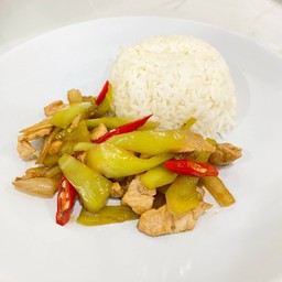 ข้าวไก่ผัดพริกหยวก