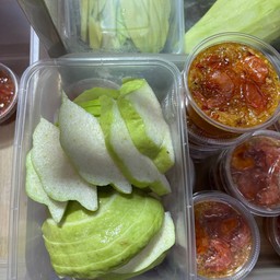 ฝรั่งสด นำ้จิ้มพริกเกลืือนำ้ตาลสด