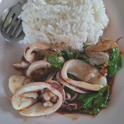 กะเพราปลาหมึก