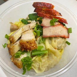 บะหมี่เกี๊ยวหมูแดง-หมูกรอบ