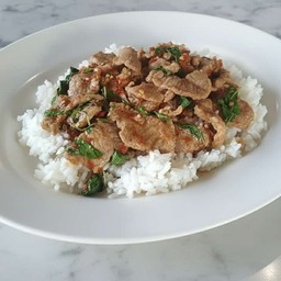 กะเพราหมูชิ้น