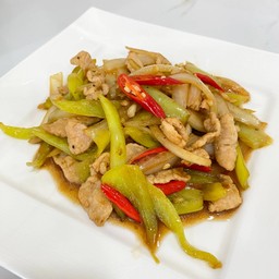 ไก่ผัดพริกหยวก