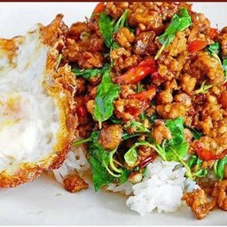 กระเพราไก่ +ไข่ดาว