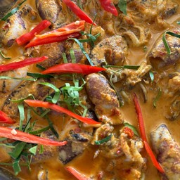 พะแนงปลาหมึกราดข้าว