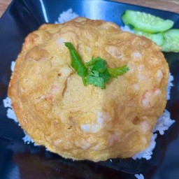 ไข่เจียวกุ้งสับราดข้าว