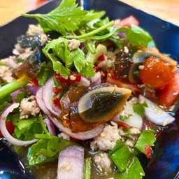 ยำไข่เยี่ยวม้าหมูสับ