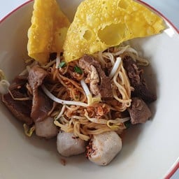 ก๋วยเตี๋ยวเนื้อตุ๋นฮ่องเต้