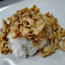 ข้าวไก่ทอดผัดน้ำมันหอย
