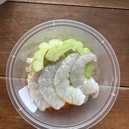 ณ ร้านกุ้งแช่น้ำปลา