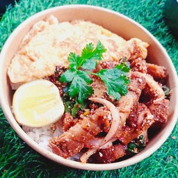 ข้าวยำหมูกรอบ