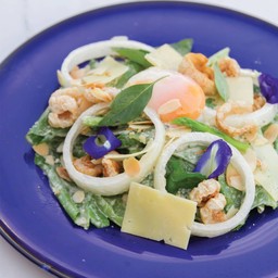 สลัดน้ำพริกหนุ่ม แคบหมูปราศจากการทอด