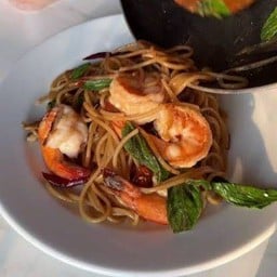 สปาเก็ตตี้ผัดพริกแห้ง กุ้ง
