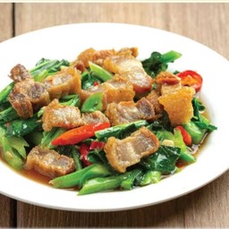 คะน้าหมูกรอบ