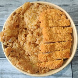 ข้าวไก่ทอด (สะโพก) - ไข่เจียวกรอบ