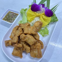 สามชั้นทอดน้ำปลา