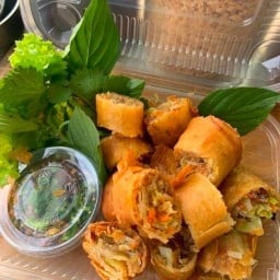 ปอเปี๊ยะทอดชิ้นโต บ้านอำเภอ นาจอมเทียน