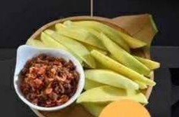 มะม่วงจิ้มพริกเกลือ