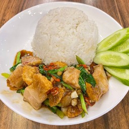 คะน้าหมูกรอบ