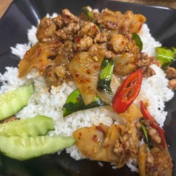 พริกแกงหน่อไม้ดองหมูสับราดข้าว