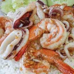 หมึก  กุ้ง กระเทียม