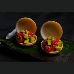 ข้าวหน้า ปลาทุน่า อโวคาโด้