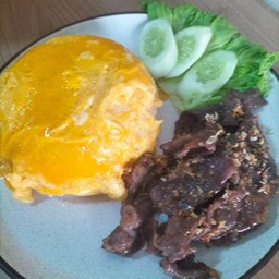 ข้าวเนื้อทอดกระเทียมพริกไทย