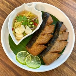 ปลาทูทอดน้ำจิ้มพริกตำรับบ้าน