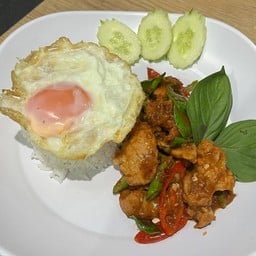 ข้าวผัดพริกแกงหมู