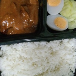 ข้าวหน้าหมูแดงราดน้ำหมูแดงฉ่ำๆ + ไข่ต้ม