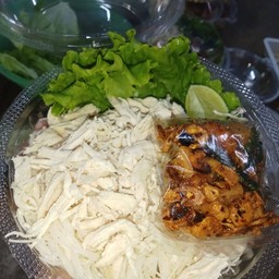 หมี่ไก่ฉีกน้องเนย