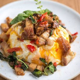 ข้าวไข่ข้นหมูทอดกะเพรา