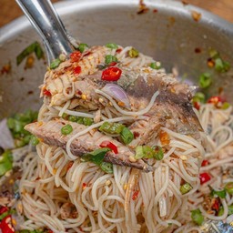 ยำขนมจีนปลาทูโคตรแซ่บบ