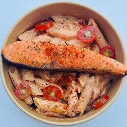 เพนเน่แซลมอนซอสครีมพริกกระเทียม