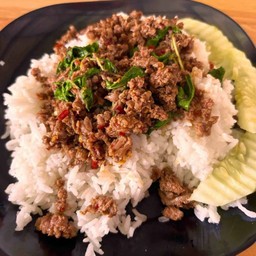 กะเพราเนื้อราดข้าว