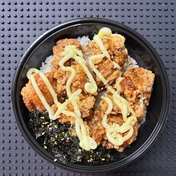 [อร่อยซ่ากับโค้ก] ข้าวไก่คาราเกะซอสเทอริยากิ +  โค้ก ออริจินัล (กระป๋อง) 